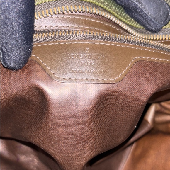 Louis Vuitton Khaki Men's Toiletry Bag Needs Repair - Picture 9 of 10